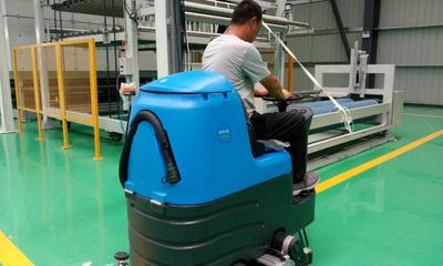 驾驶式小型洗地机价格与会议及展览服务应用分析